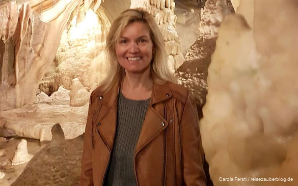 Reisebloggerin Carola Ferstl zu Besuch in der Atta-Höhle.
