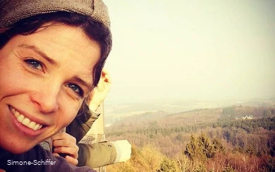 Profilfoto von der Reisebloggerin Simone-Schiffer.