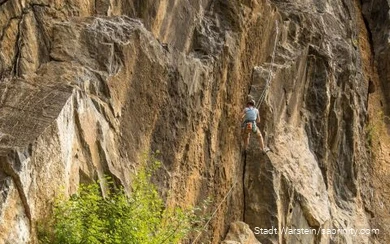 Kletterer beim Felsenklettern in Warstein