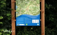 Informationstafel zum Wanderwegenetz vor Ort