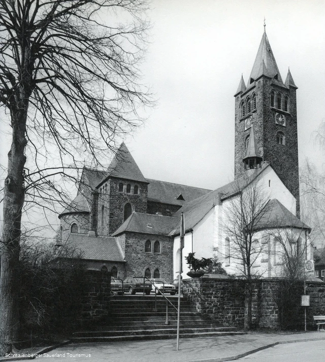 Katholische Pfarrkirche St. Alexander um 1970. 